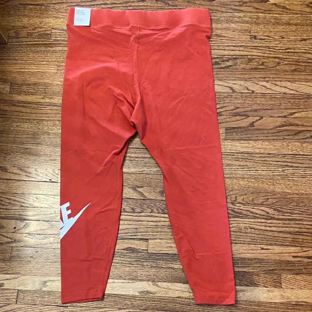 Nike women’s Vibrant Red Leggings - Picture 6 of 6